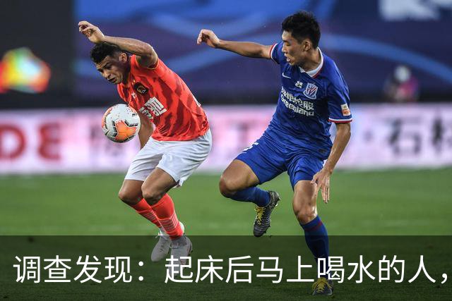 调查发现：起床后马上喝水的人，用不了多久，身体会有4改变
